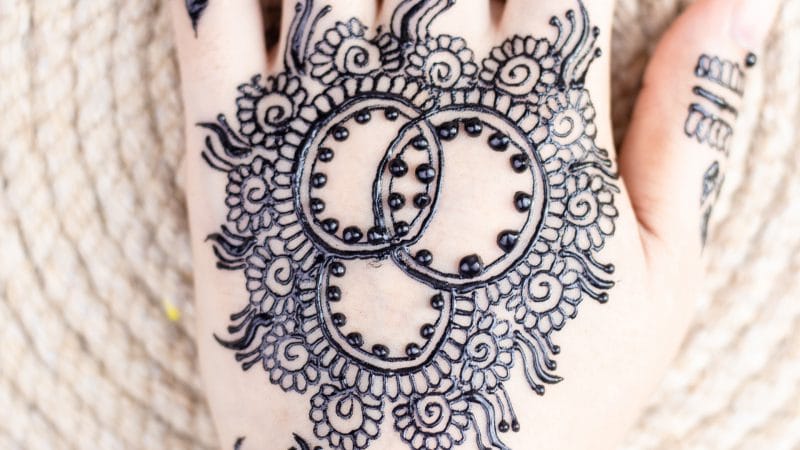 Tatouages ​​au henné: tout ce que vous devez savoir