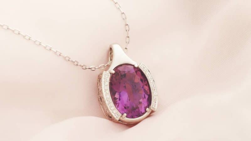 Comment porter les pierres semi-précieuses ?